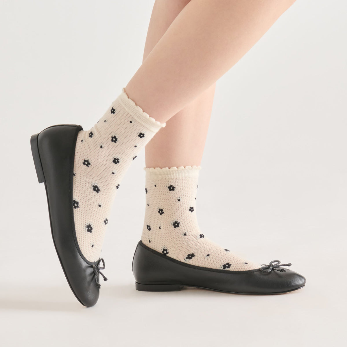 Flower Mesh White Black Anklet Socks | Dolce Vita Best Seller