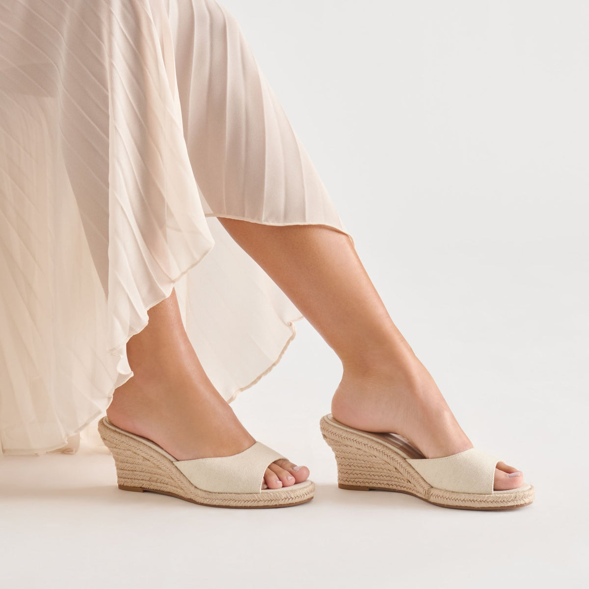 Vaya Ecru Linen Wedges | Dolce Vita Quality