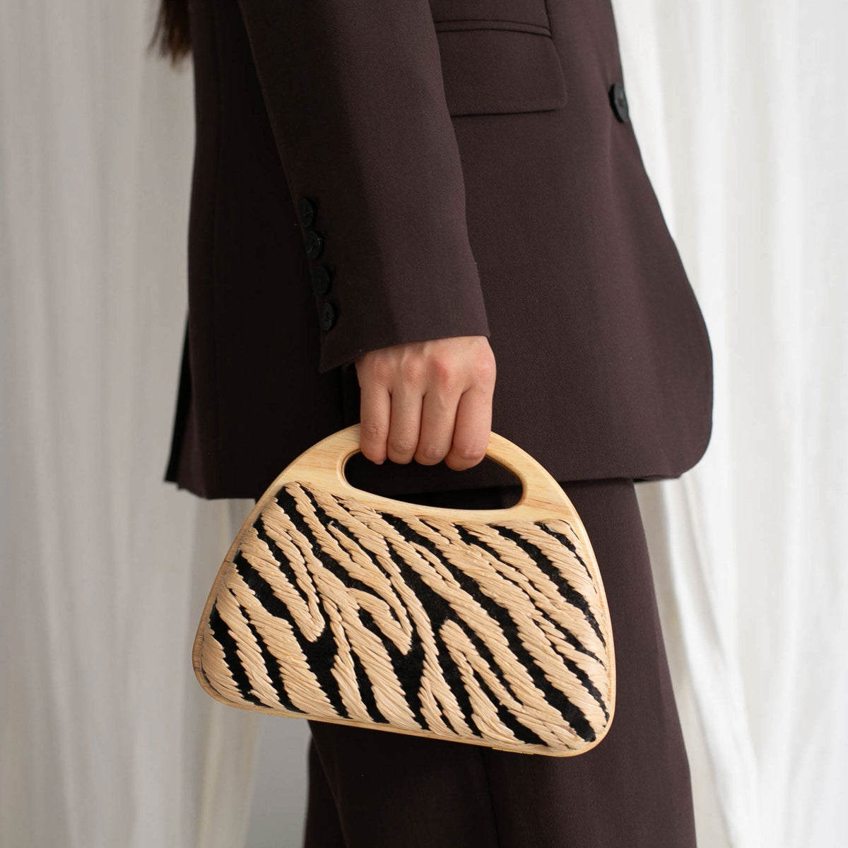Maelie Black Natural Zebra Raffia Handbag | Dolce Vita Trusted