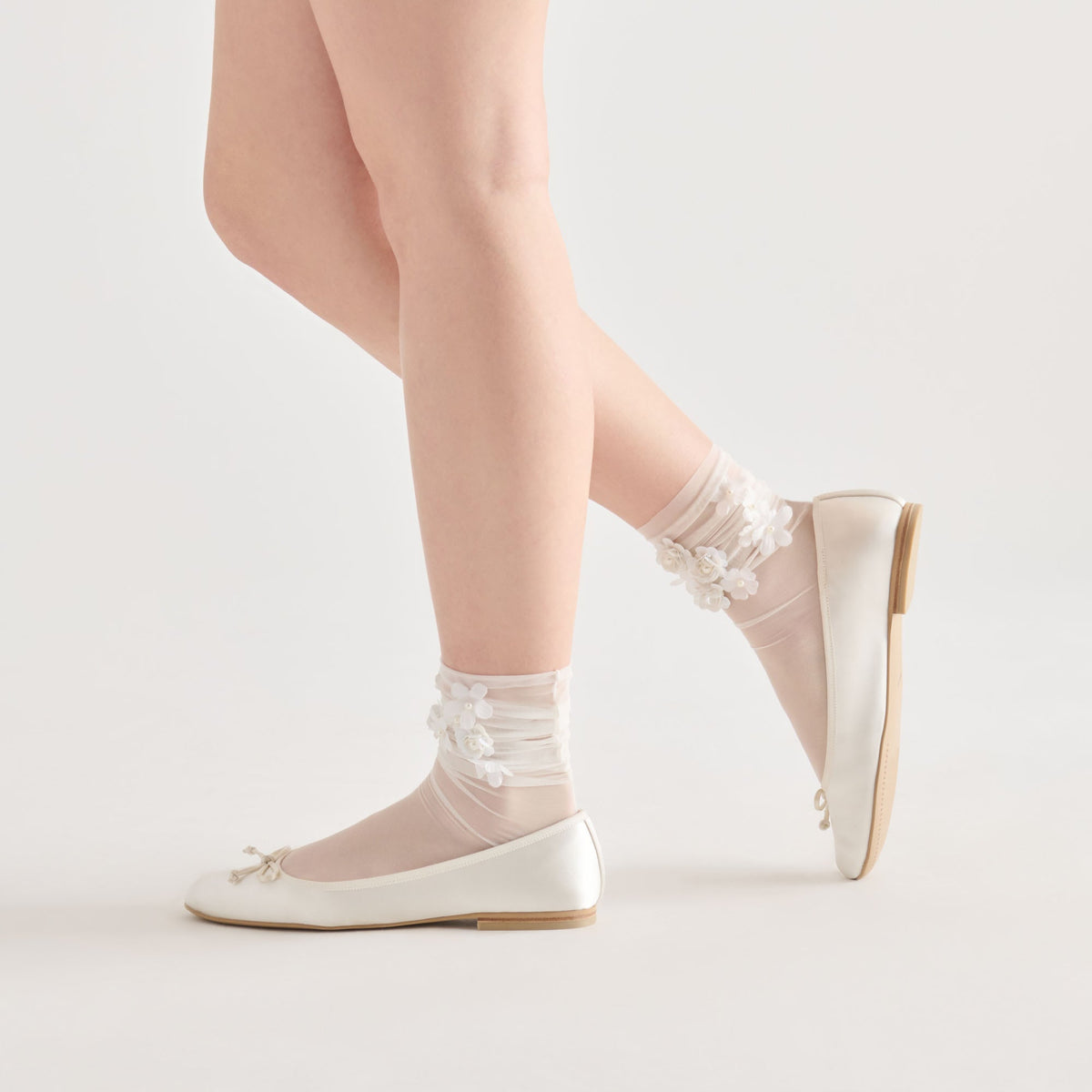 Floral Chiffon White Slouch Socks | Dolce Vita Hot Sale
